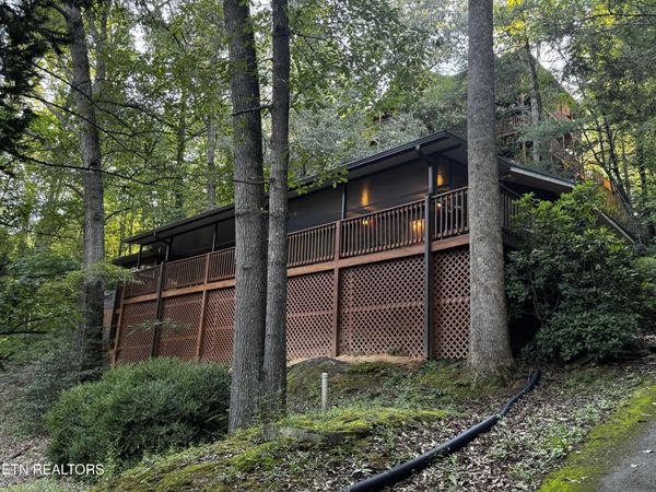 530 Parton Drive , Gatlinburg, TN 37738