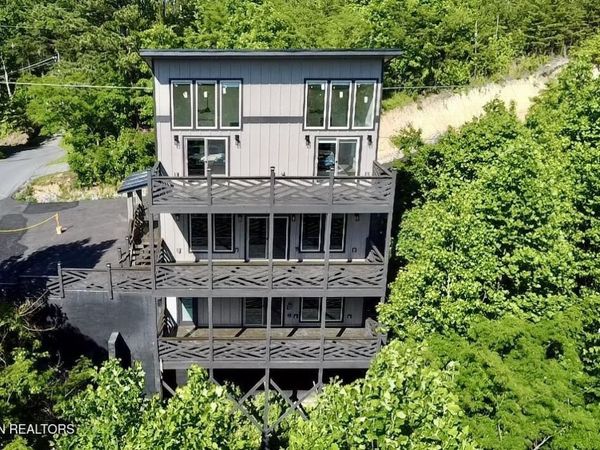 1924 Walker Tr , Sevierville, TN 37876