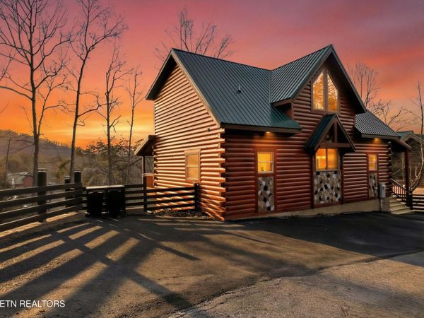 765 Chickasaw Gap Way , Pigeon Forge, TN 37863