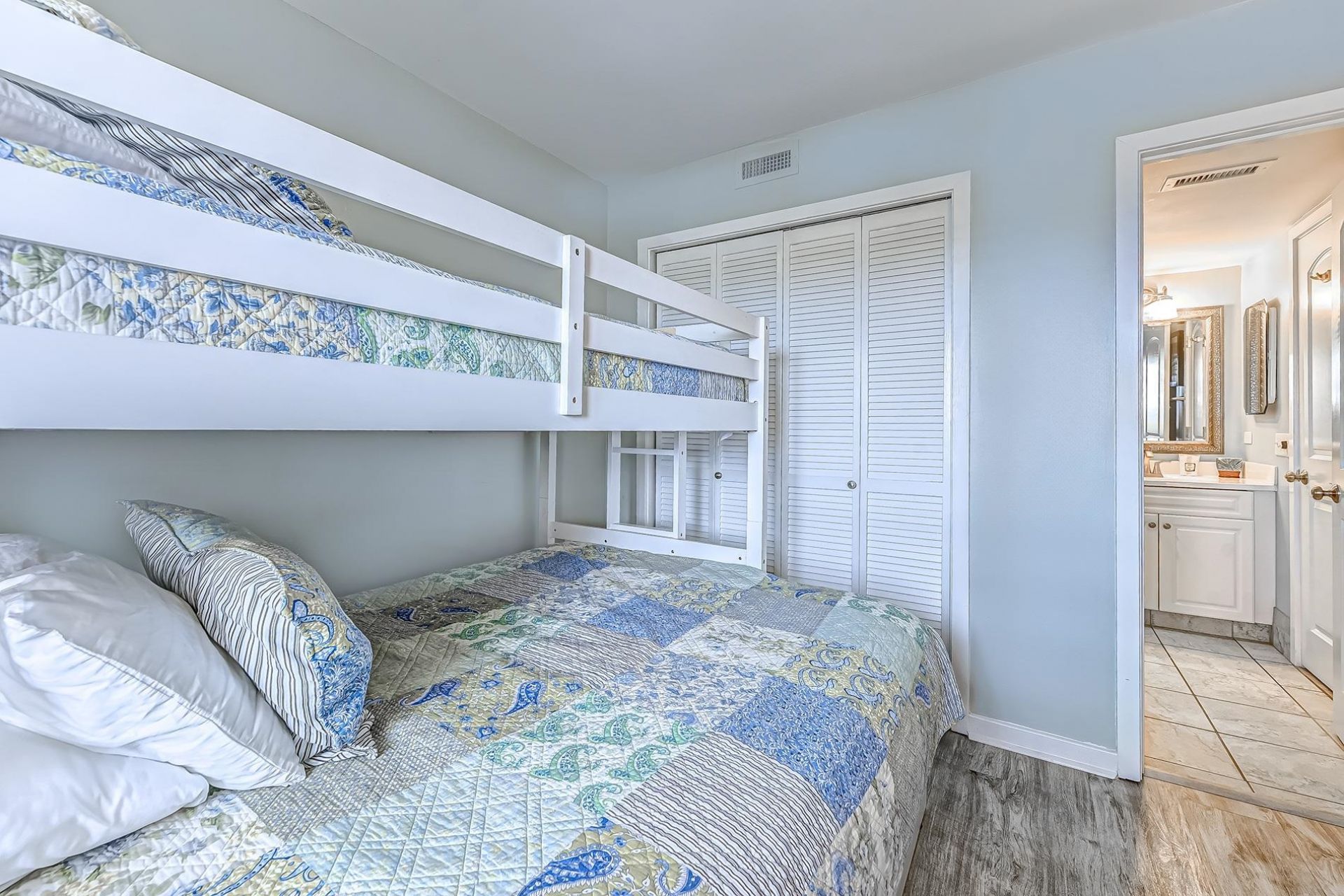 100 Ocean Creek Dr. Photo 22