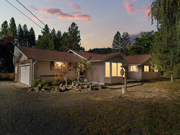 805 Minthorne Road, Rogue River, OR 97537