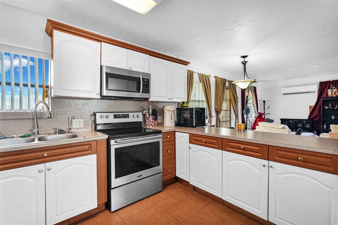 2760 NW 23rd St , Fort Lauderdale, FL 33311 Photo