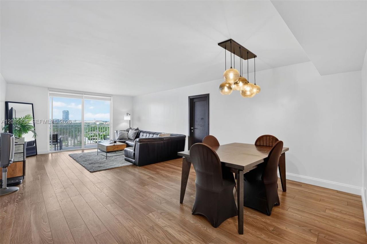 427 Golden Isles Dr , Unit 11C, Hallandale Beach, FL 33009 Photo