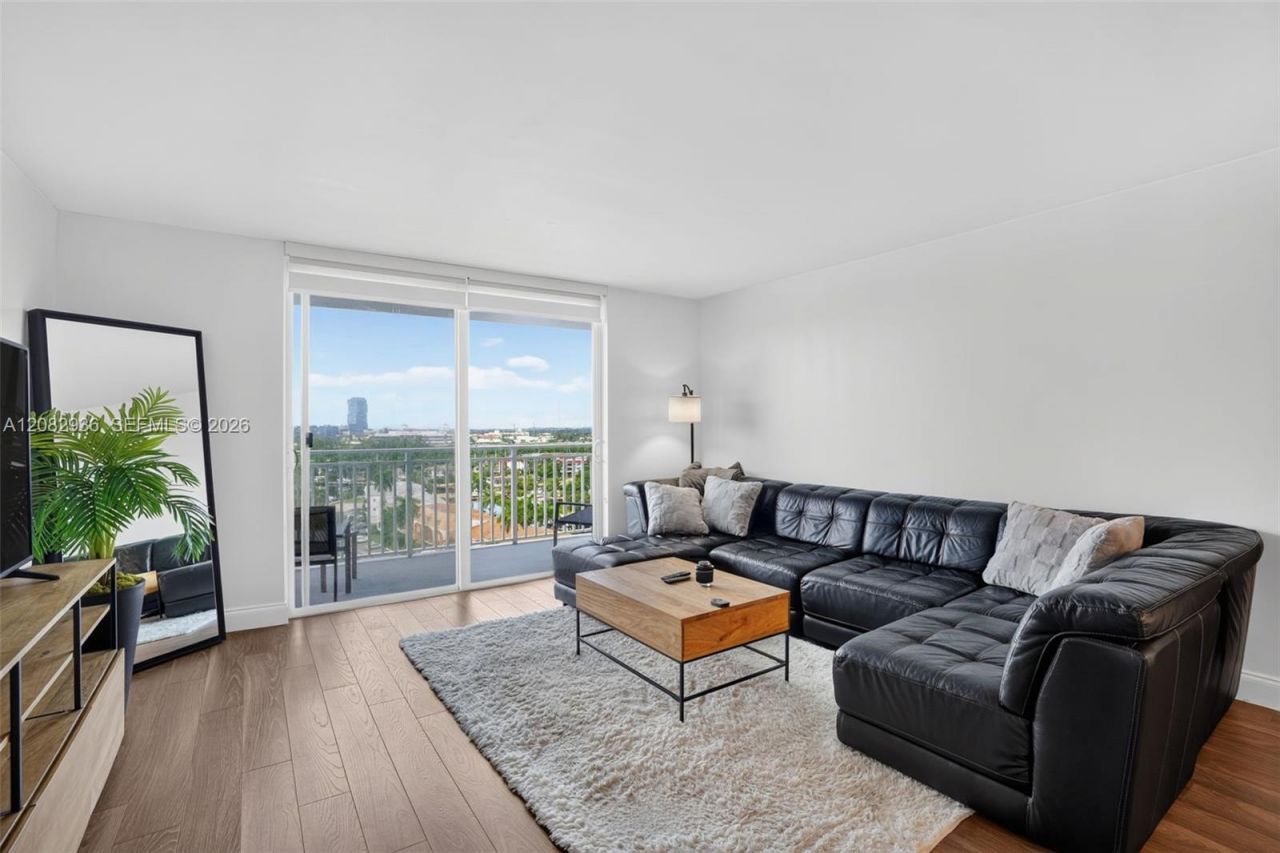 427 Golden Isles Dr , Unit 11C, Hallandale Beach, FL 33009 Photo