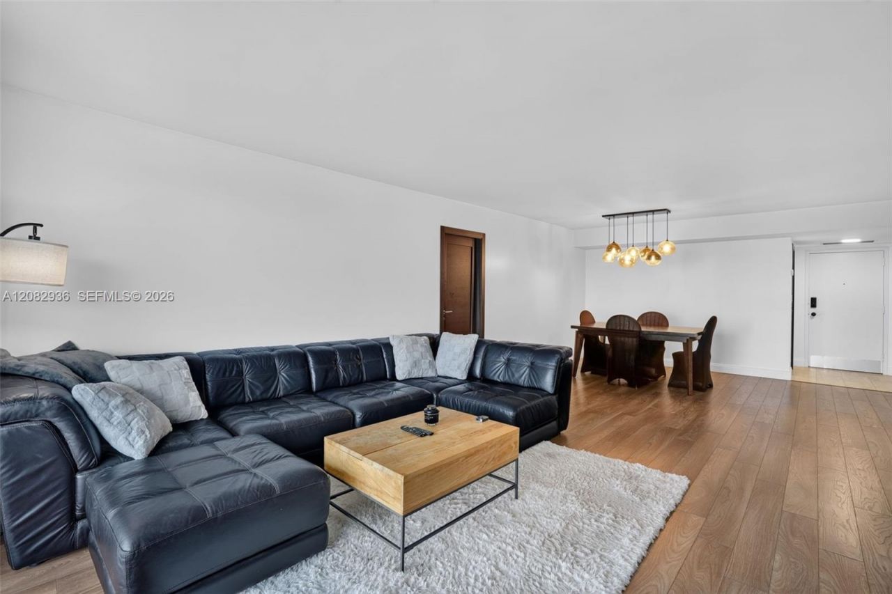 427 Golden Isles Dr , Unit 11C, Hallandale Beach, FL 33009 Photo