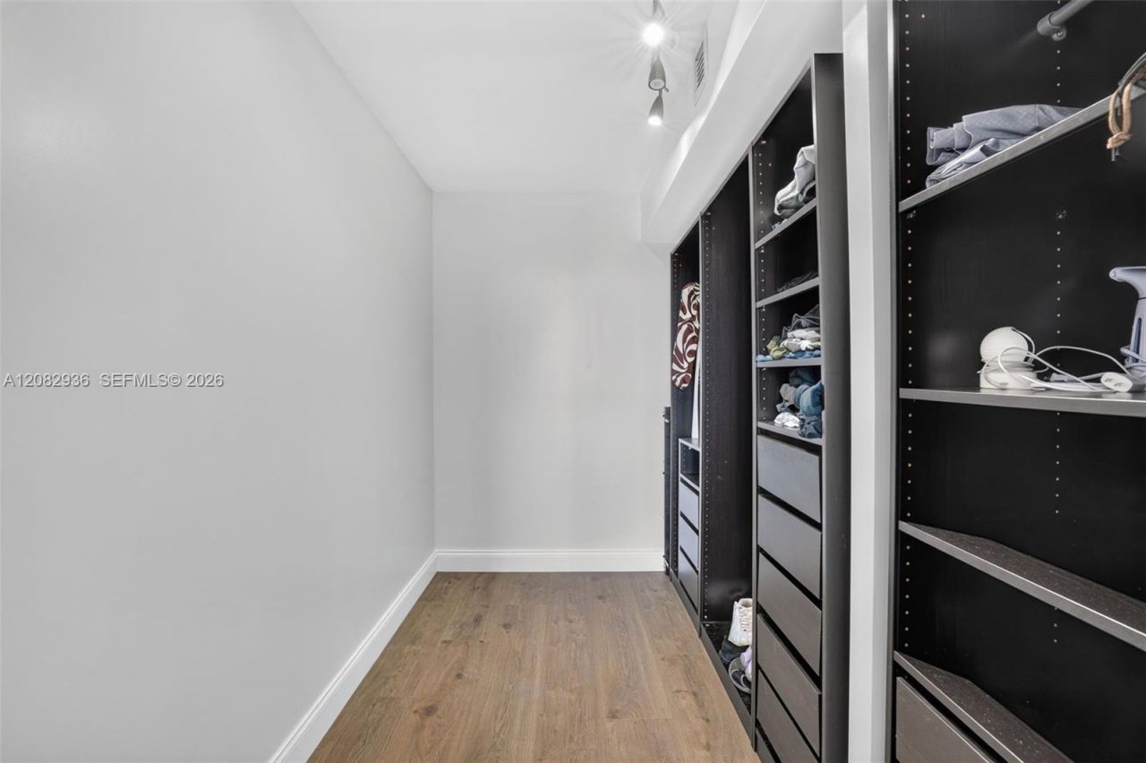 427 Golden Isles Dr , Unit 11C, Hallandale Beach, FL 33009 Photo