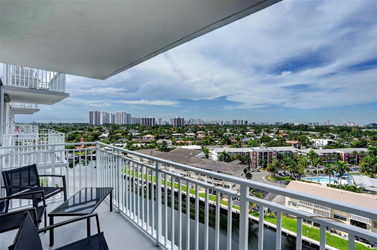 427 Golden Isles Dr , Unit 11C, Hallandale Beach, FL 33009 Photo