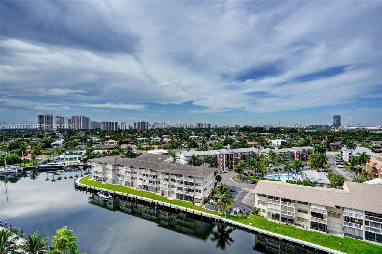 427 Golden Isles Dr , Unit 11C, Hallandale Beach, FL 33009 Photo