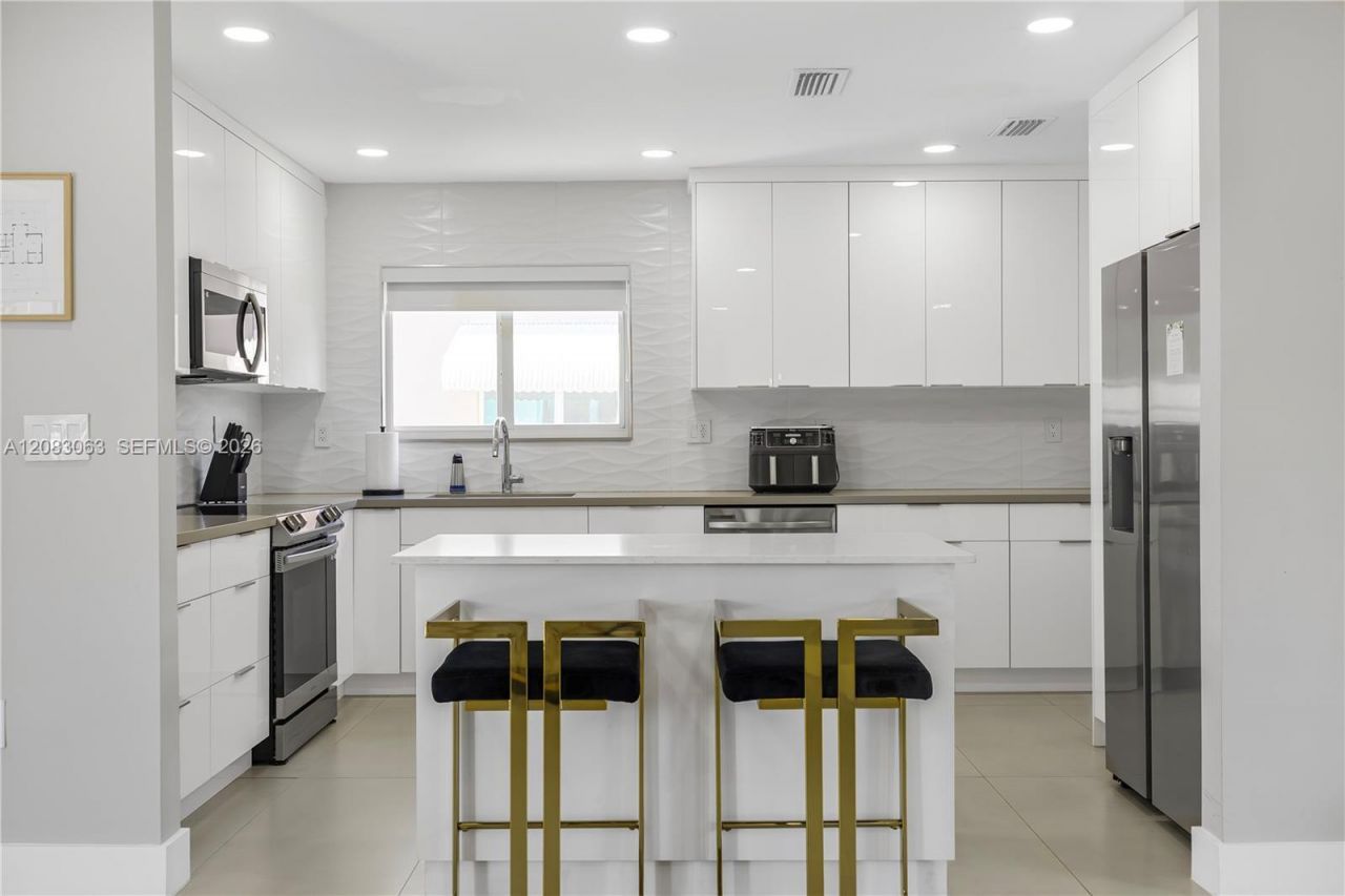 1104 N 13th Ter, Hollywood, FL 33019 Photo