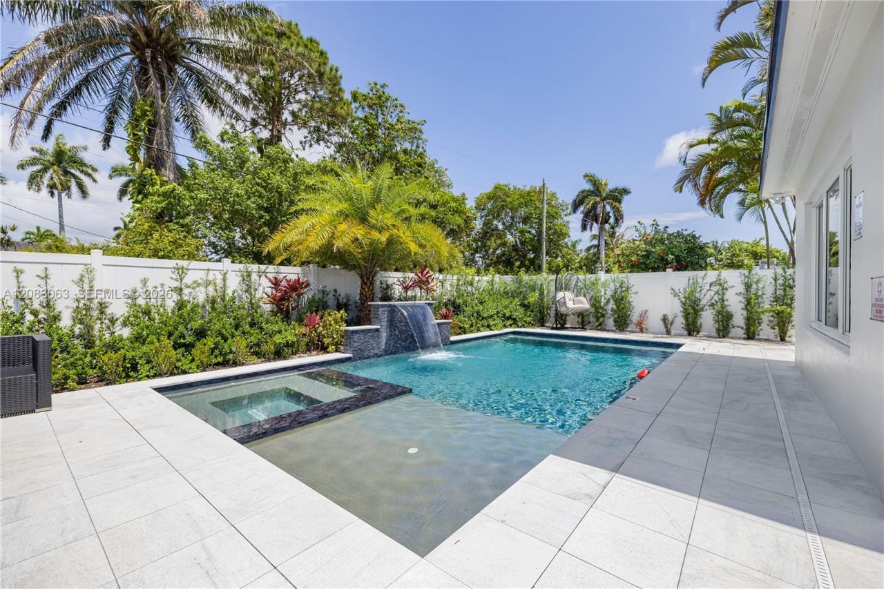 1104 N 13th Ter, Hollywood, FL 33019 Photo