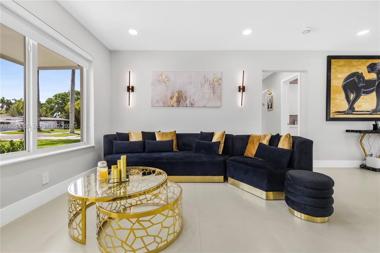 1104 N 13th Ter, Hollywood, FL 33019 Photo