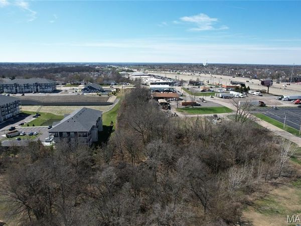 1394 Jungs Station Road , St Peters, MO 63303