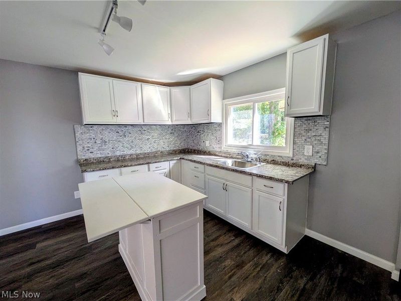 16712 Glenpark Avenue, Cleveland, OH 44128 Photo 11
