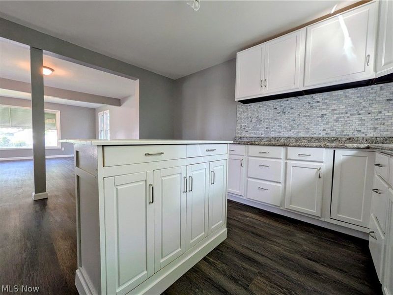 16712 Glenpark Avenue, Cleveland, OH 44128 Photo 12