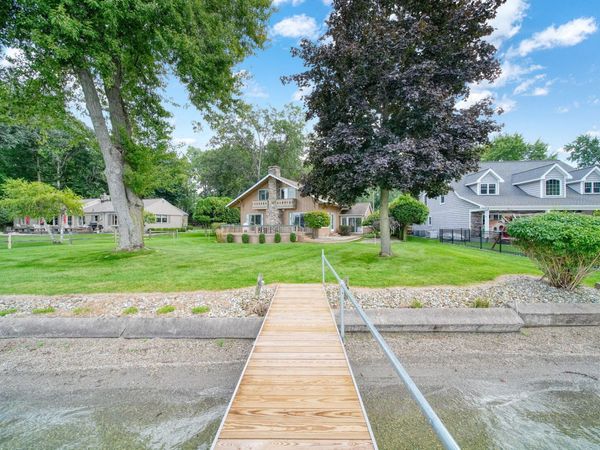 5056 Lakeshore Drive, Jackson, MI 49203