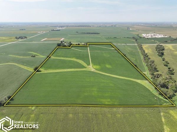 6106 Wapello Ave SE, Lone Tree, IA 52755