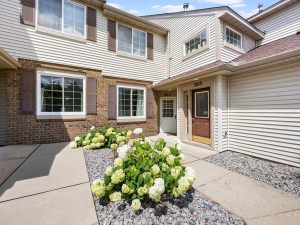2215 White Water Way, Eagan, MN 55122