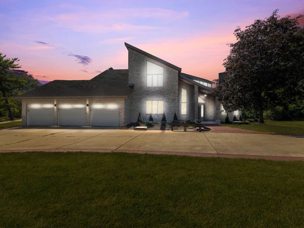8920 Royal Drive , Burr Ridge, IL 60527