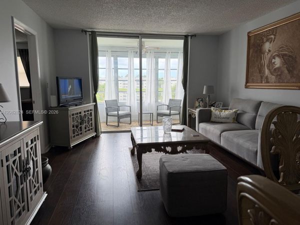 8220 Sunrise Lakes Blvd , Unit 211, Sunrise, FL 33322