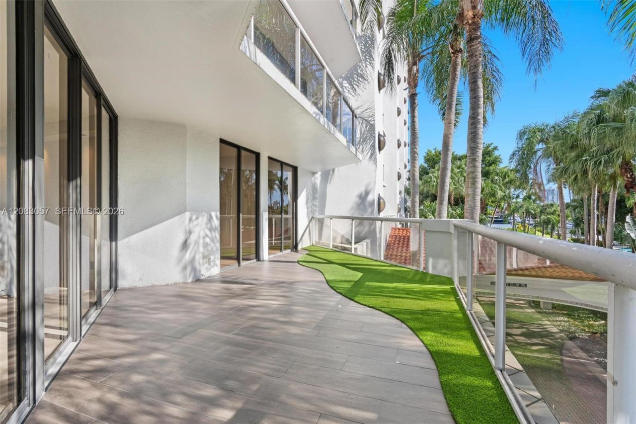 3610 Yacht Club Dr, Unit 213, Aventura, FL 33180 Photo
