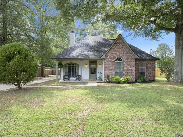 27561 Country Drive, Walker, LA 70785