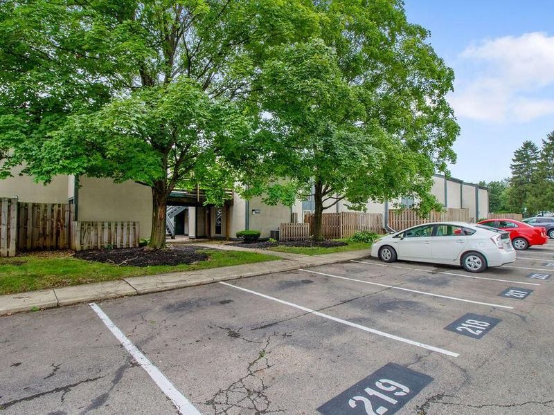 1085 N Merrimar Circle, Unit E, Columbus, OH 43220 Photo 29
