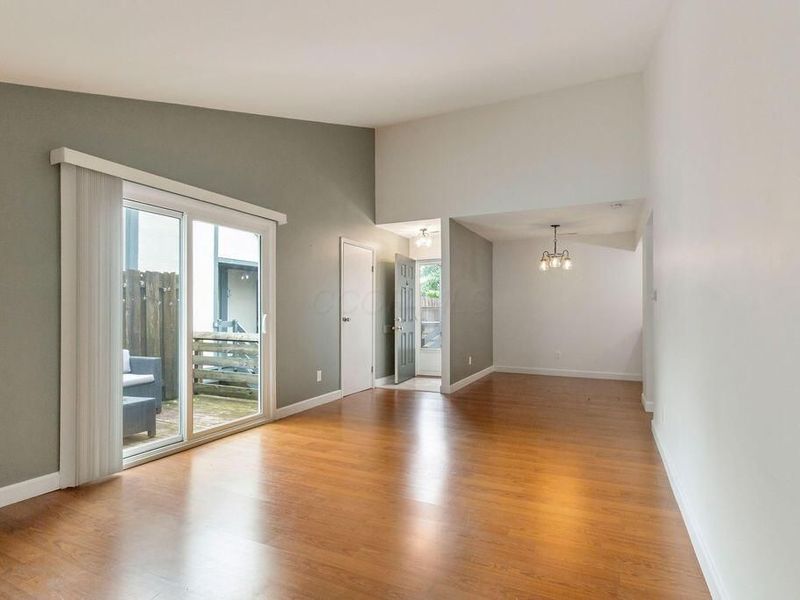 1085 N Merrimar Circle, Unit E, Columbus, OH 43220 Photo 5