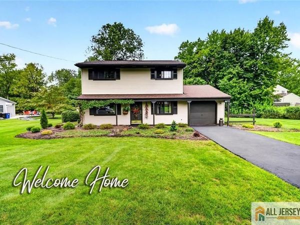 40 Emerald Road , Kendall Park, NJ 08824