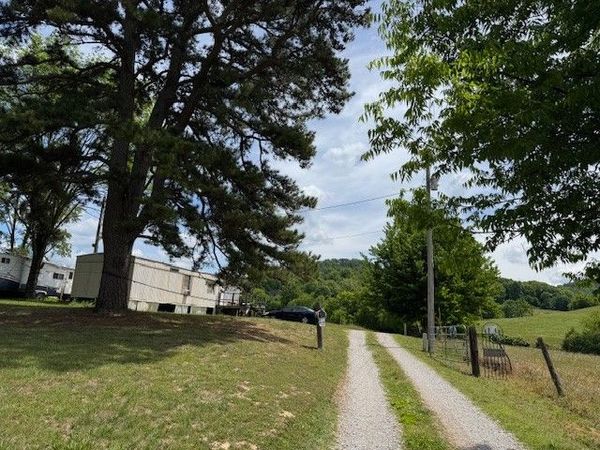 167 Plunkett Creek Rd , Gordonsville, TN 38563