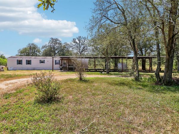 716 W County Road 109 RD, Leesville, TX 78122