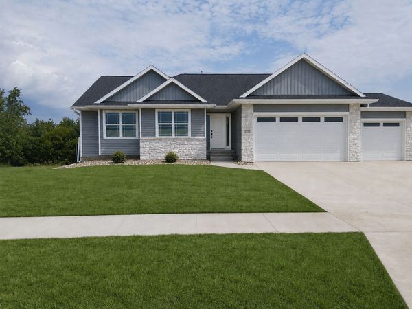 3656 Mclain Way , Hiawatha, IA 52233