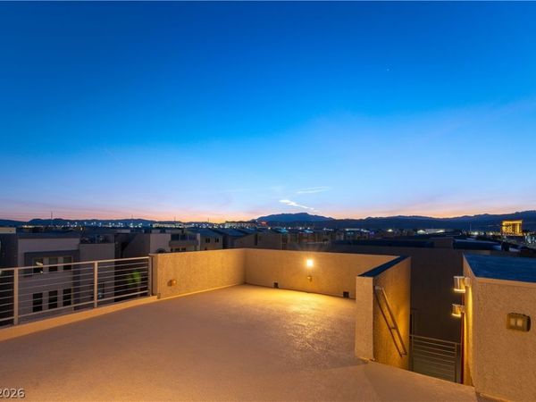 8012 Carpenter Creek Avenue , Las Vegas, NV 89113