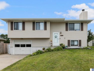 5225 Hyde Park Court, Lincoln, NE 68516