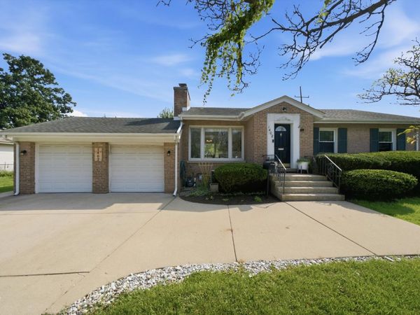 1402 E Evergreen Street , Wheaton, IL 60187