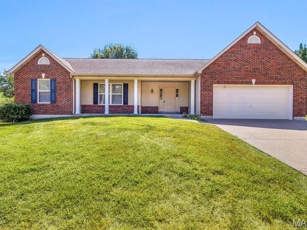 882 Sara Beth Court, St Peters, MO 63376