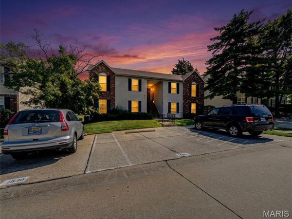 1524 Surrey Lane , Unit D, St Charles, MO 63304