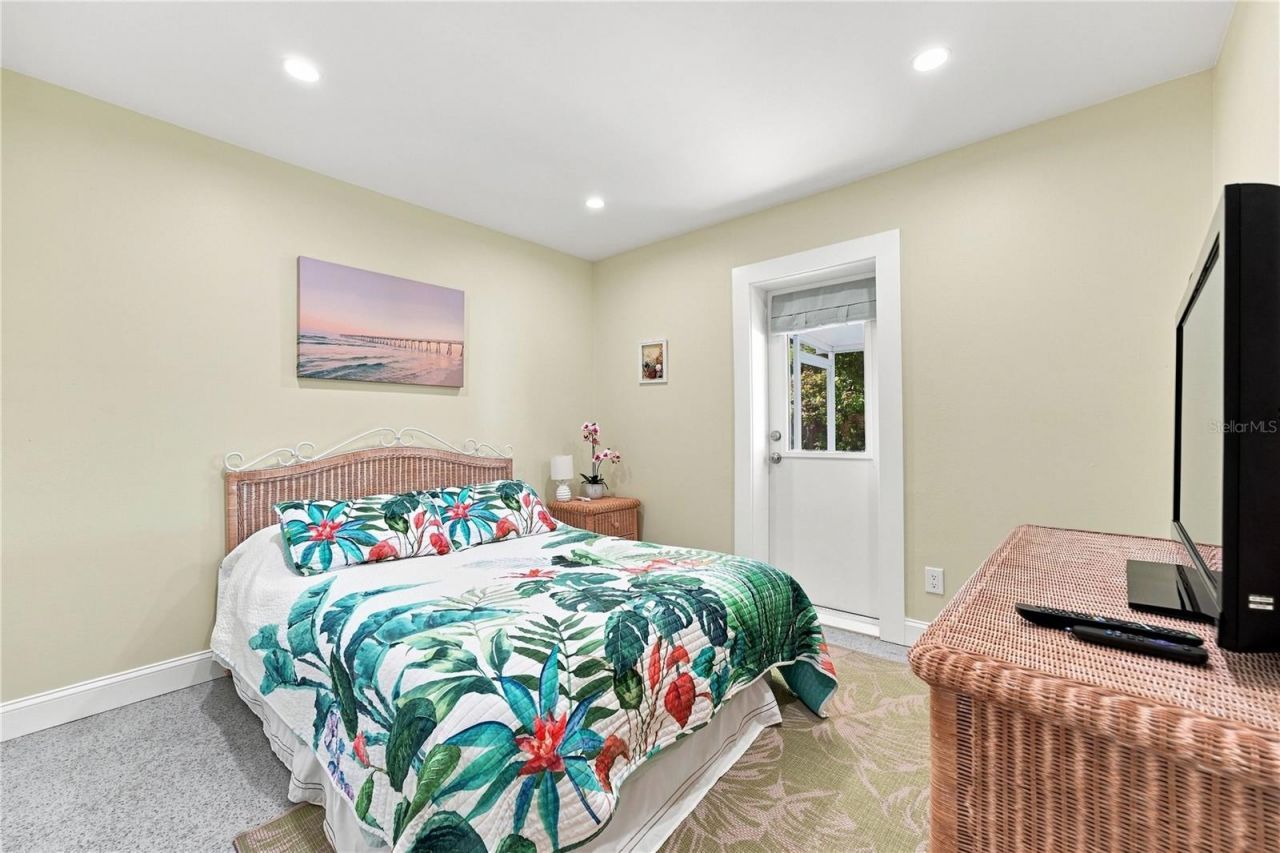 2060 6th Street , Sarasota, FL 34237 Photo