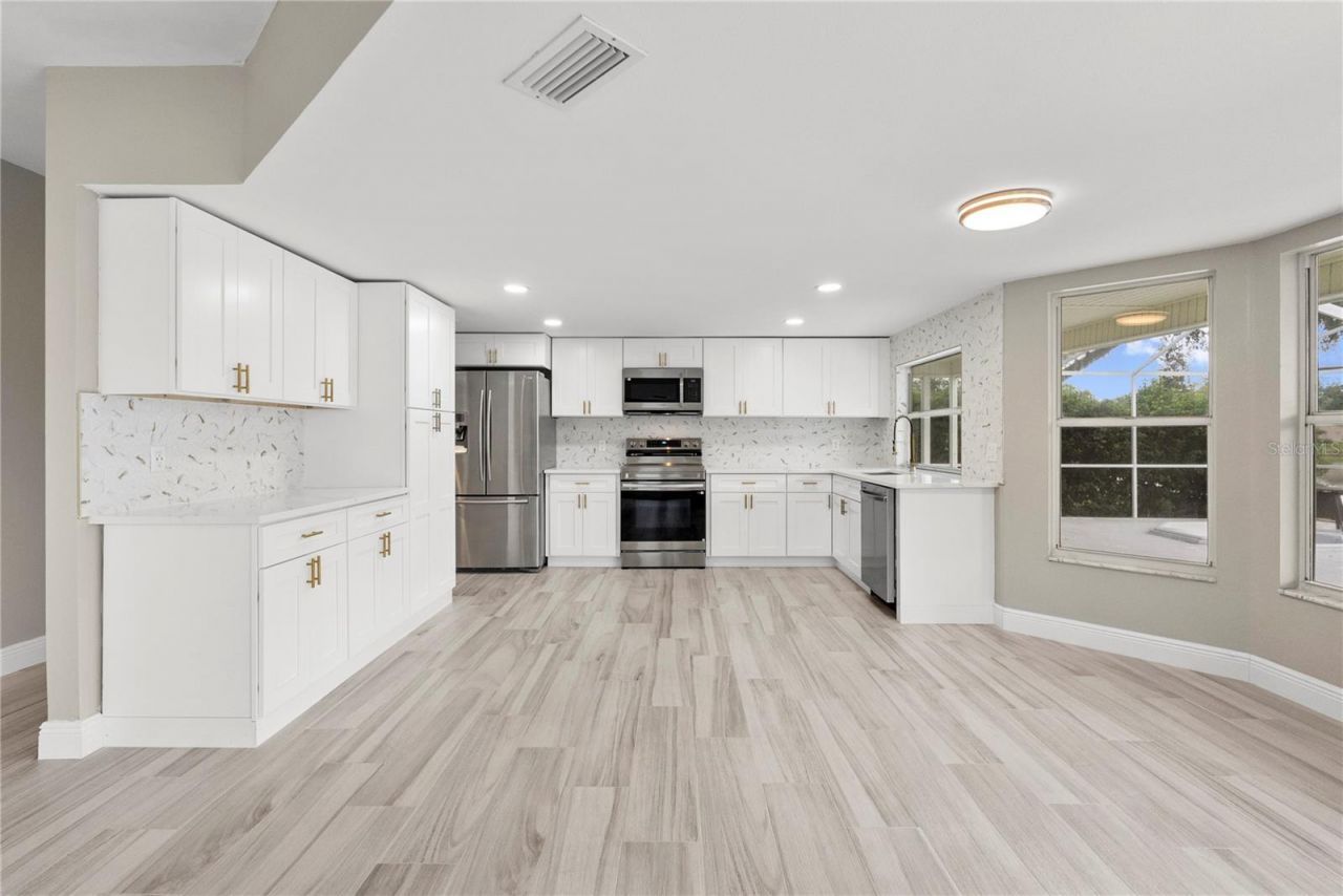 17919 Clear Lake Drive, Lutz, FL 33548 Photo