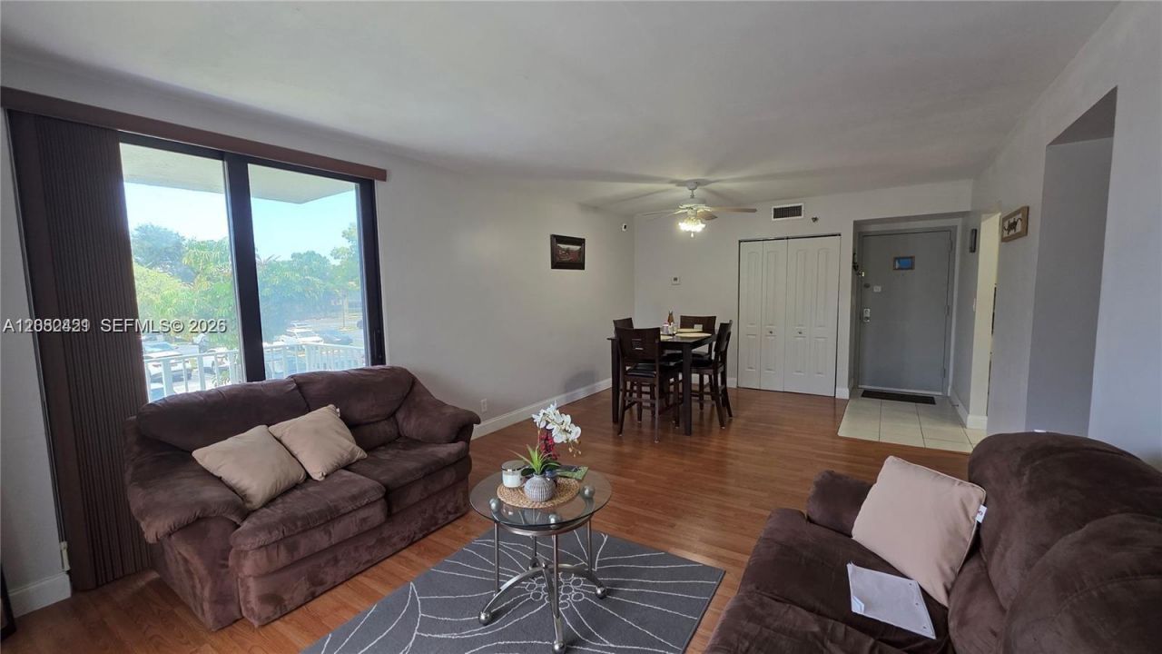 901 Hillcrest Dr, Unit 215, Hollywood, FL 33021 Photo
