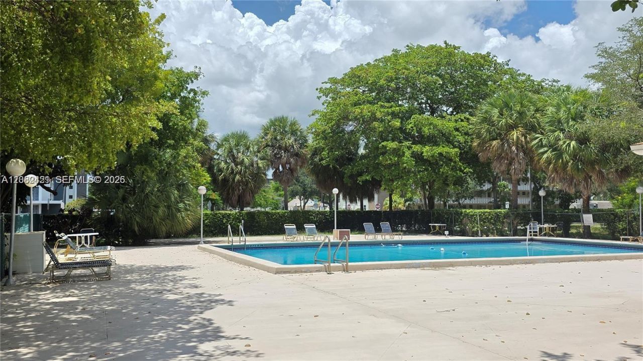 901 Hillcrest Dr, Unit 215, Hollywood, FL 33021 Photo