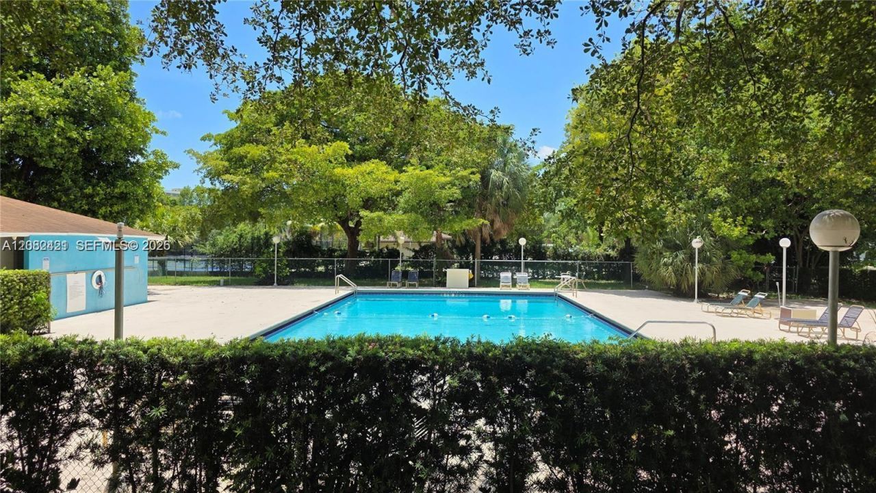 901 Hillcrest Dr, Unit 215, Hollywood, FL 33021 Photo