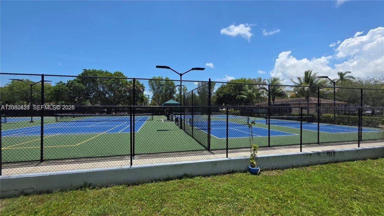 901 Hillcrest Dr, Unit 215, Hollywood, FL 33021 Photo