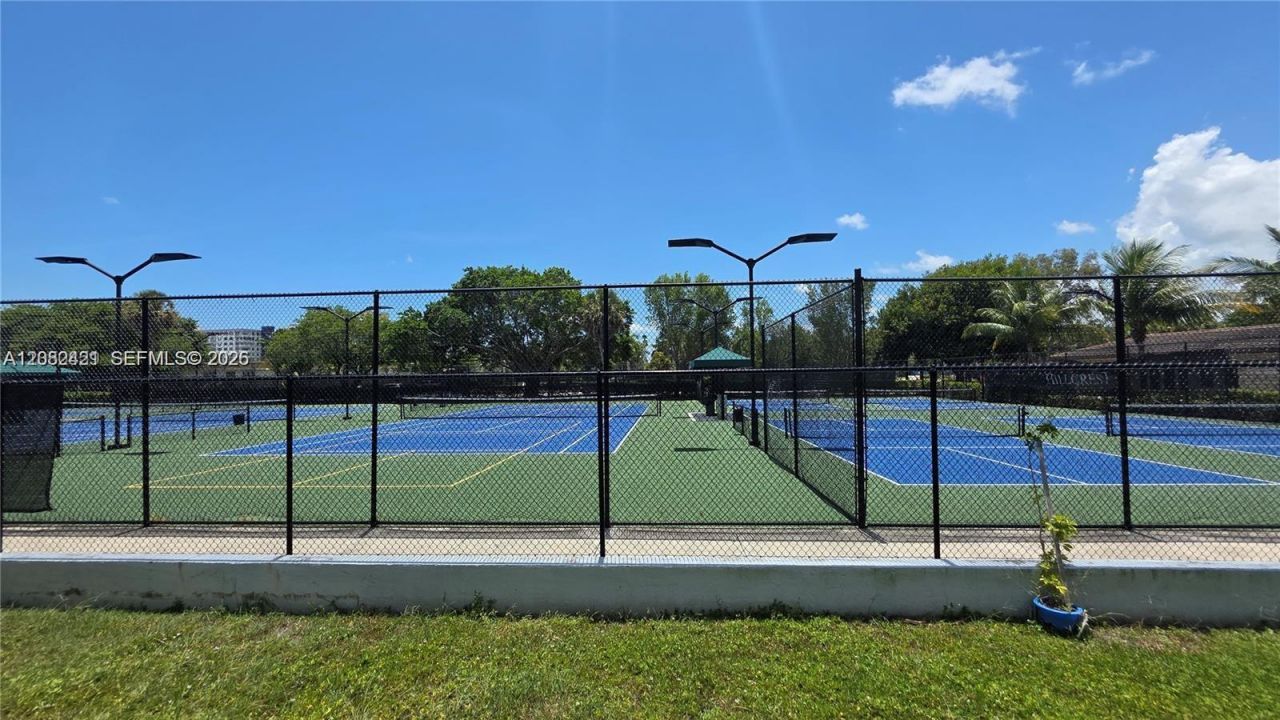 901 Hillcrest Dr, Unit 215, Hollywood, FL 33021 Photo