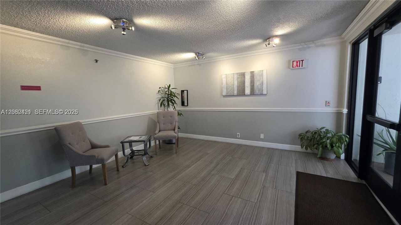 901 Hillcrest Dr, Unit 215, Hollywood, FL 33021 Photo