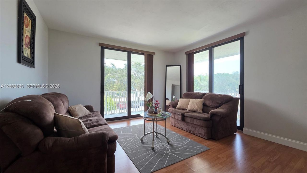 901 Hillcrest Dr, Unit 215, Hollywood, FL 33021 Photo