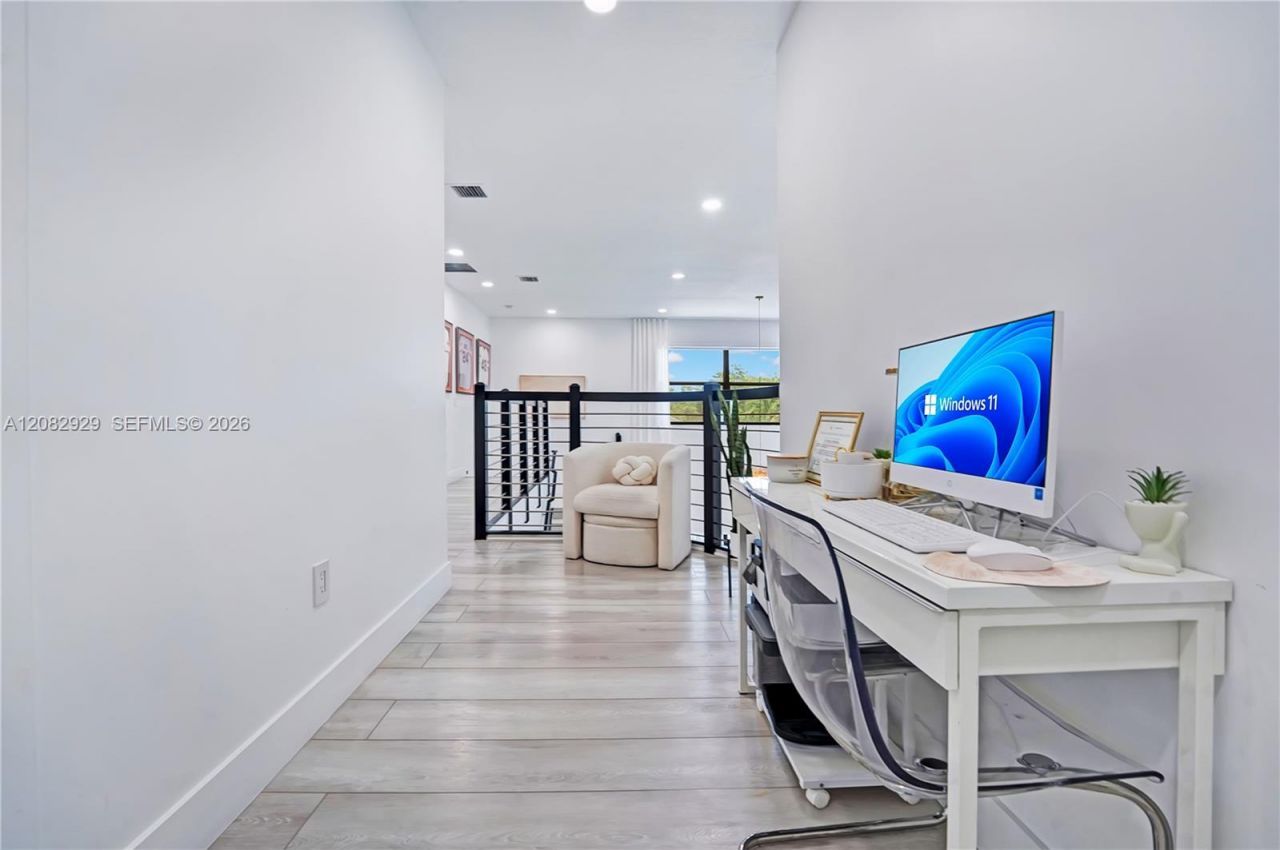8981 NW 161st Ter , Miami Lakes, FL 33018 Photo