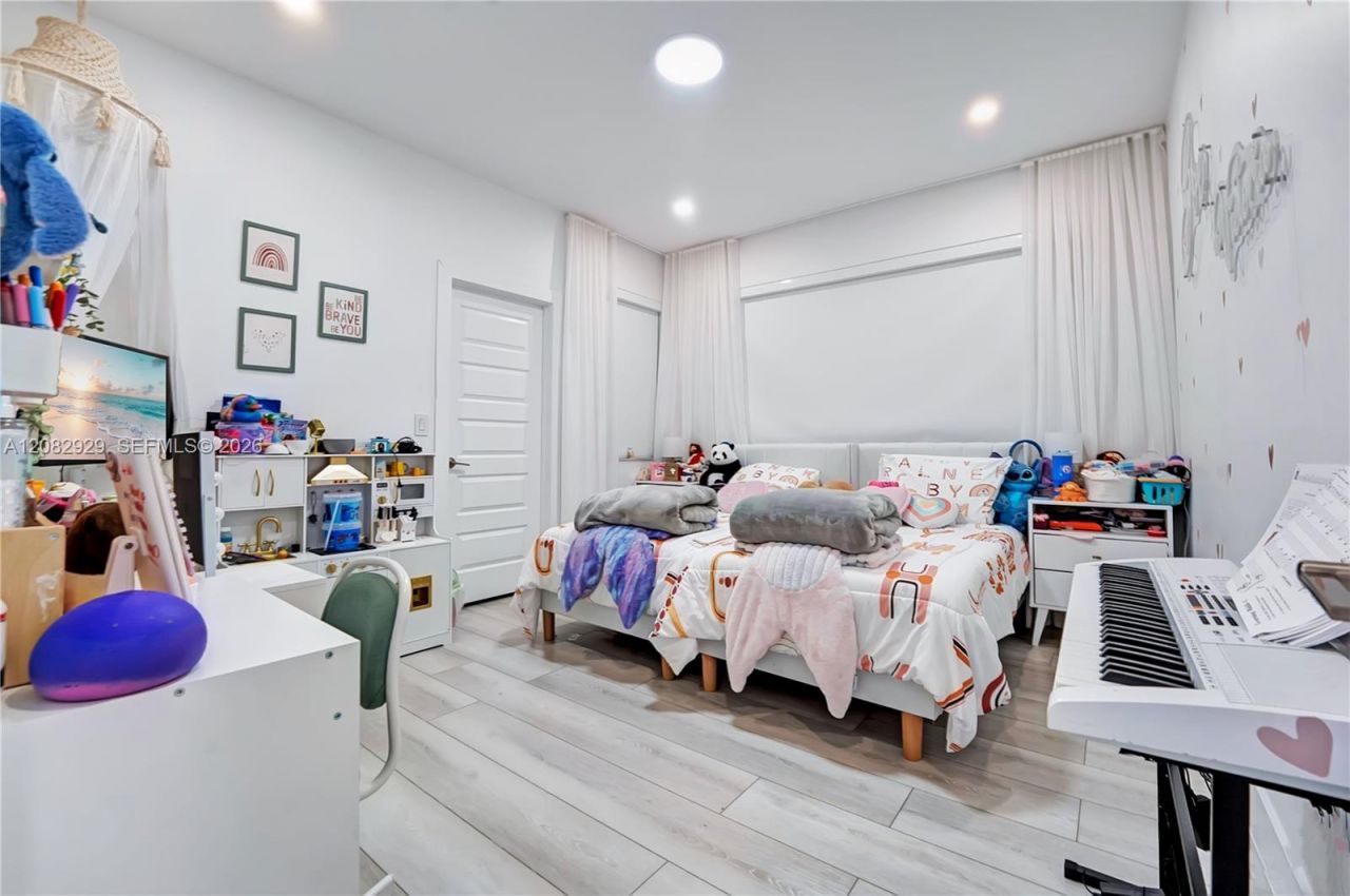 8981 NW 161st Ter , Miami Lakes, FL 33018 Photo