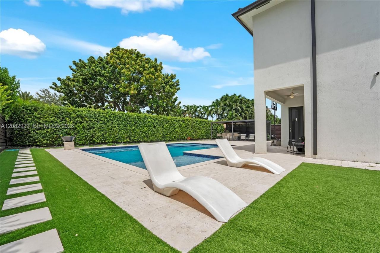 8981 NW 161st Ter , Miami Lakes, FL 33018 Photo