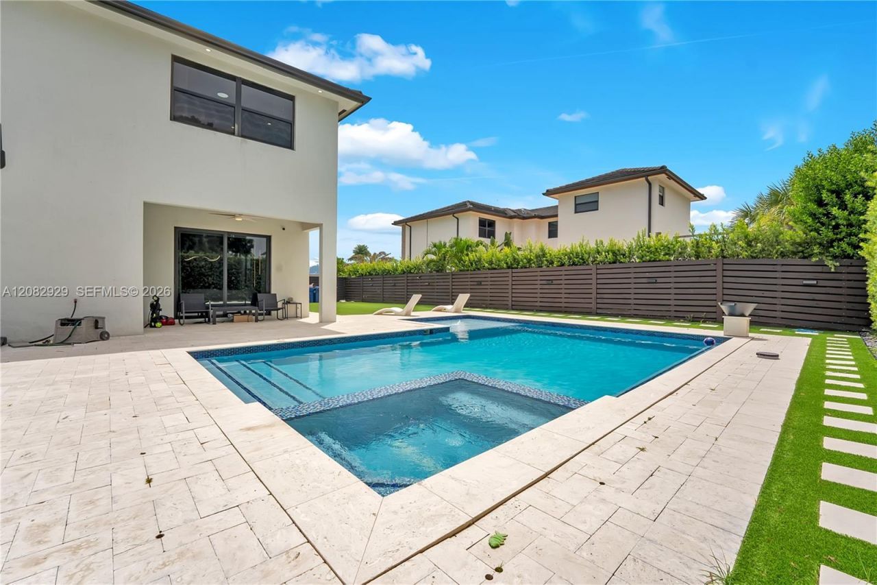 8981 NW 161st Ter , Miami Lakes, FL 33018 Photo