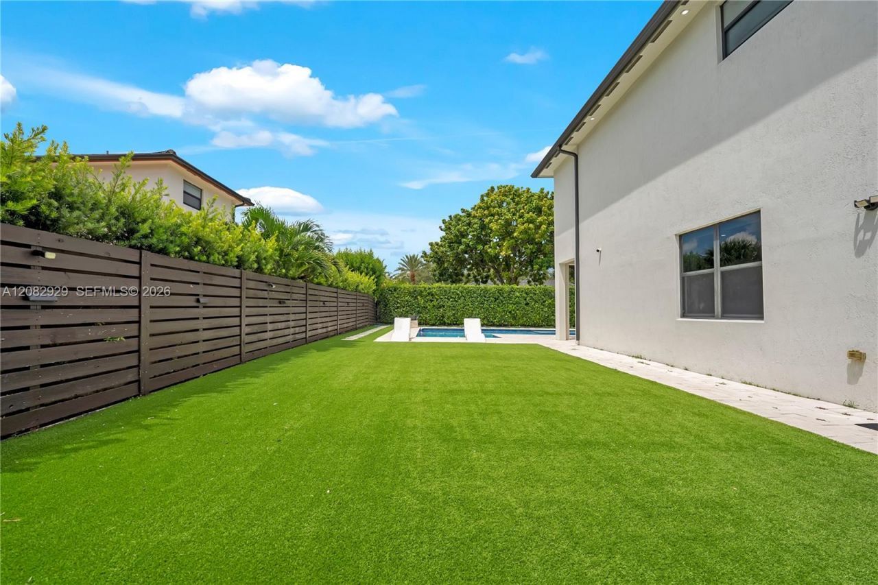 8981 NW 161st Ter , Miami Lakes, FL 33018 Photo